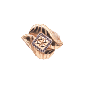خاتم ذهبي بتصميم فني